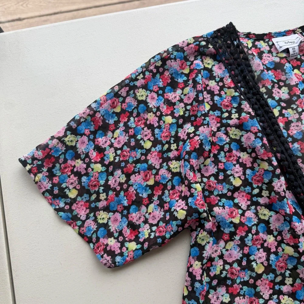 D-Signed Disney Girl's XS 6 Black Pink Floral Boho Crochet Trim Kimono Cardigan‎